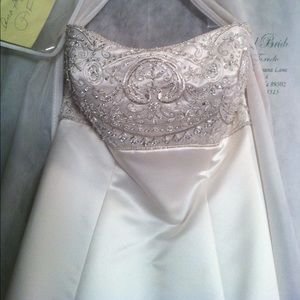 Never worn Casablanca wedding dress style #1976